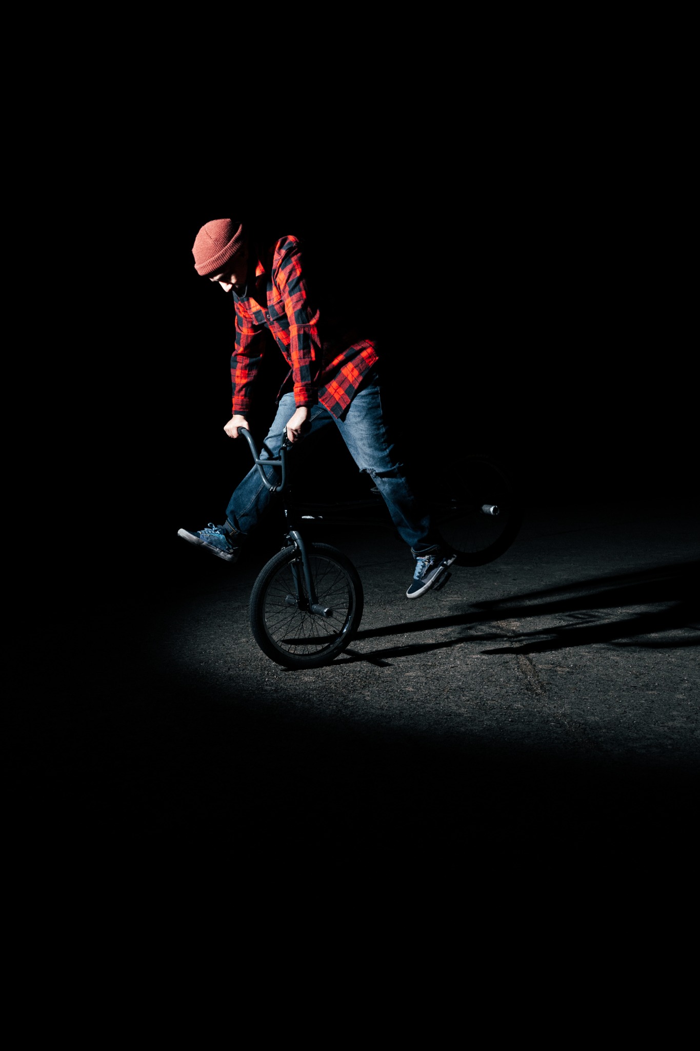 Performance BMX dans la lumière, photographie de Romain Berthiot